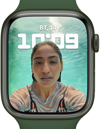 Apple Watch Series 7 с циферблатом «Портреты».